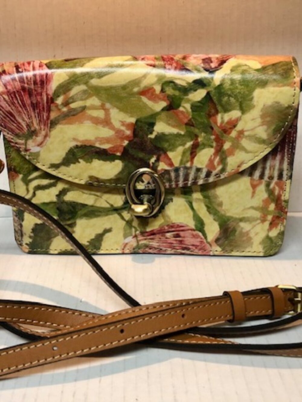 Patricia Nash Bella seashells crossbody bag purse leather great condition